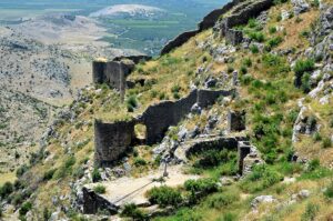Kozan (Sis) Kalesi ve Dağı