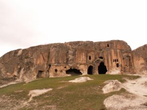 Ayazini Ören Yeri mağaraları