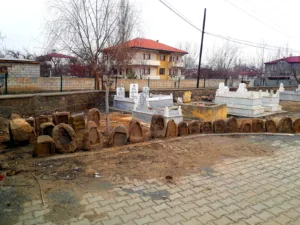 koç başlı mezar taşları