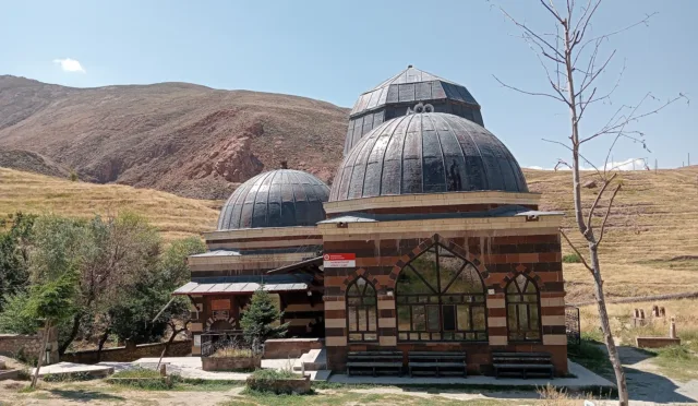 Ahmed-iHani Türbesi – Ağrı fotoğrafı