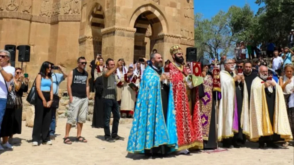 Akdamar Adası Kilisesi – Van