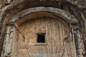 Aynalı Mağara