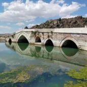 Çeşnigir Köprüsü