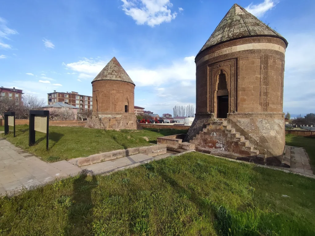 Çifte Kümbetler – Bitlis