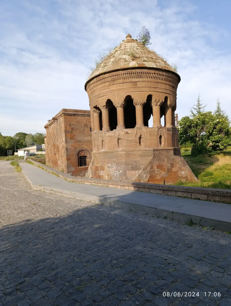 Emir Bayındır Kümbeti – Bitlis