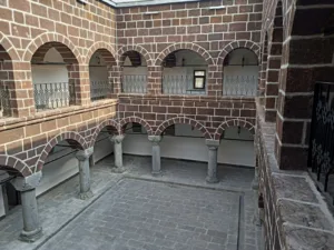 Hakkari Eski Tarihi Medresesi