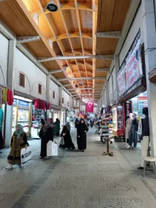 Kapalı çarşı girişi