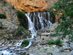 Kapuzbaşı Şelalesi