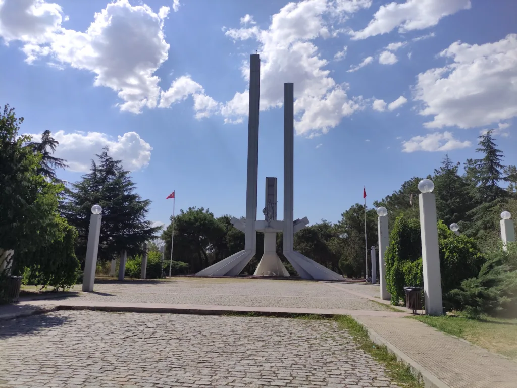 Lozan Anıtı ve Meydanı – Edirne