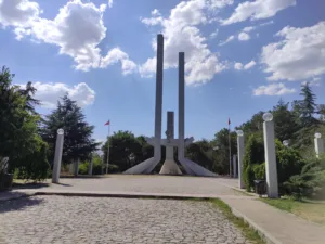 Lozan Anıtı ve Meydanı