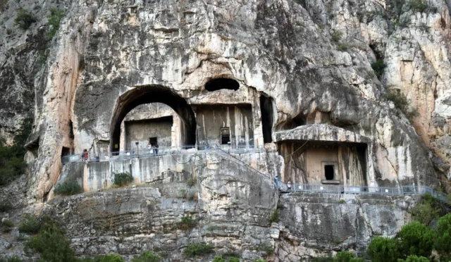 Pontus Kralları Kaya Mezarları – Amasya fotoğrafı