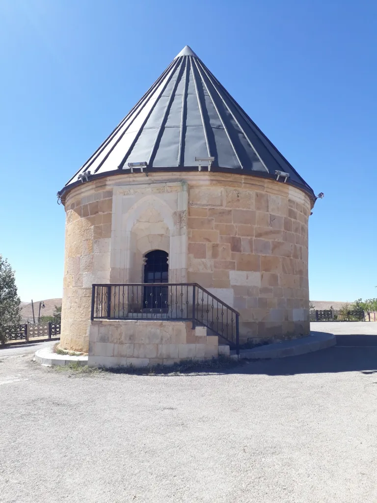 Şehit Osman Türbesi – Bayburt