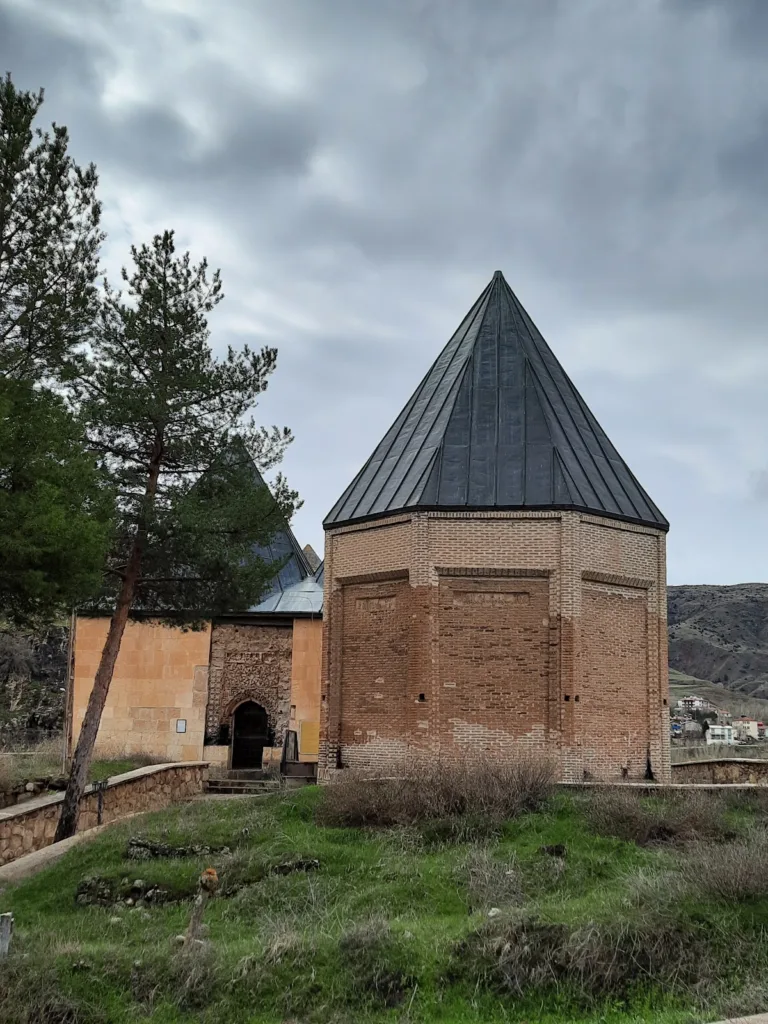 Sultan Melik Türbesi – Erzincan