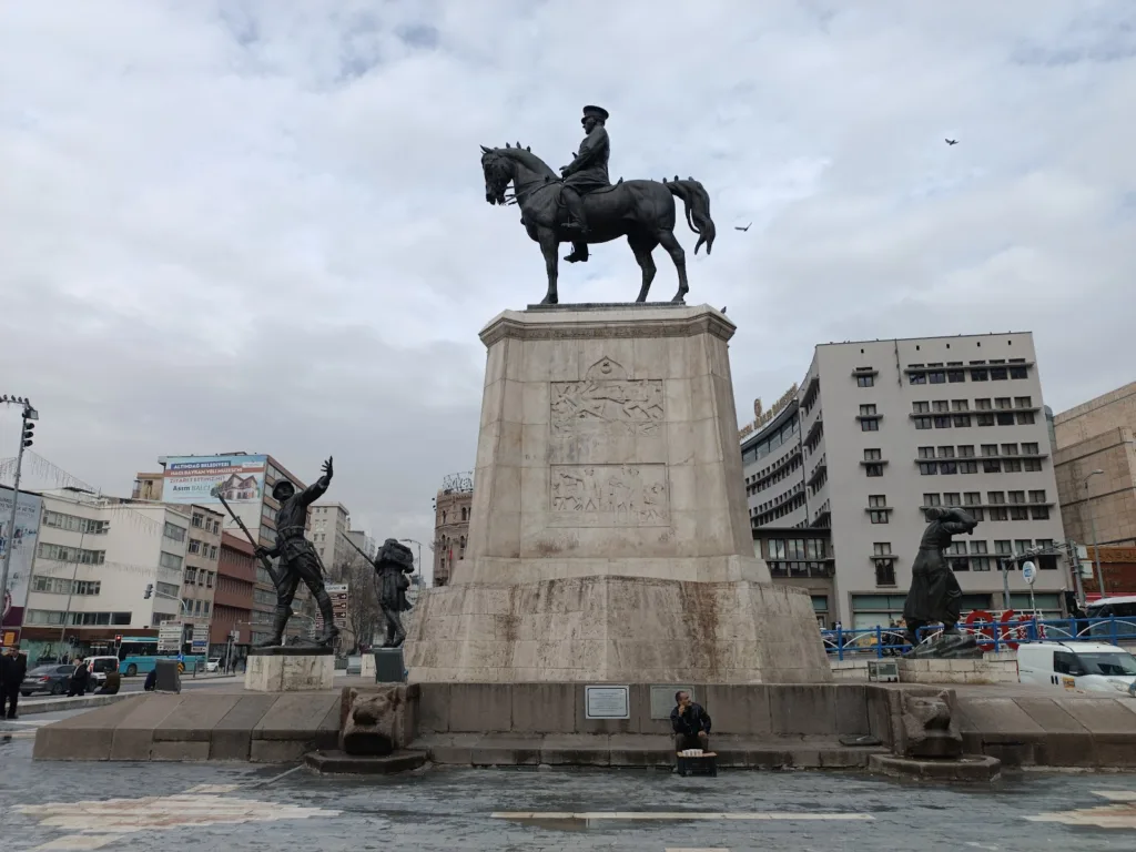 Ulus Atatürk Heykeli – Ankara