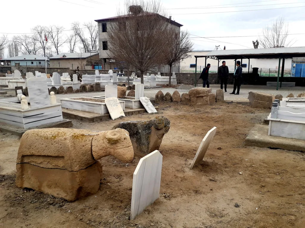 koç başlı mezar taşları – Iğdır