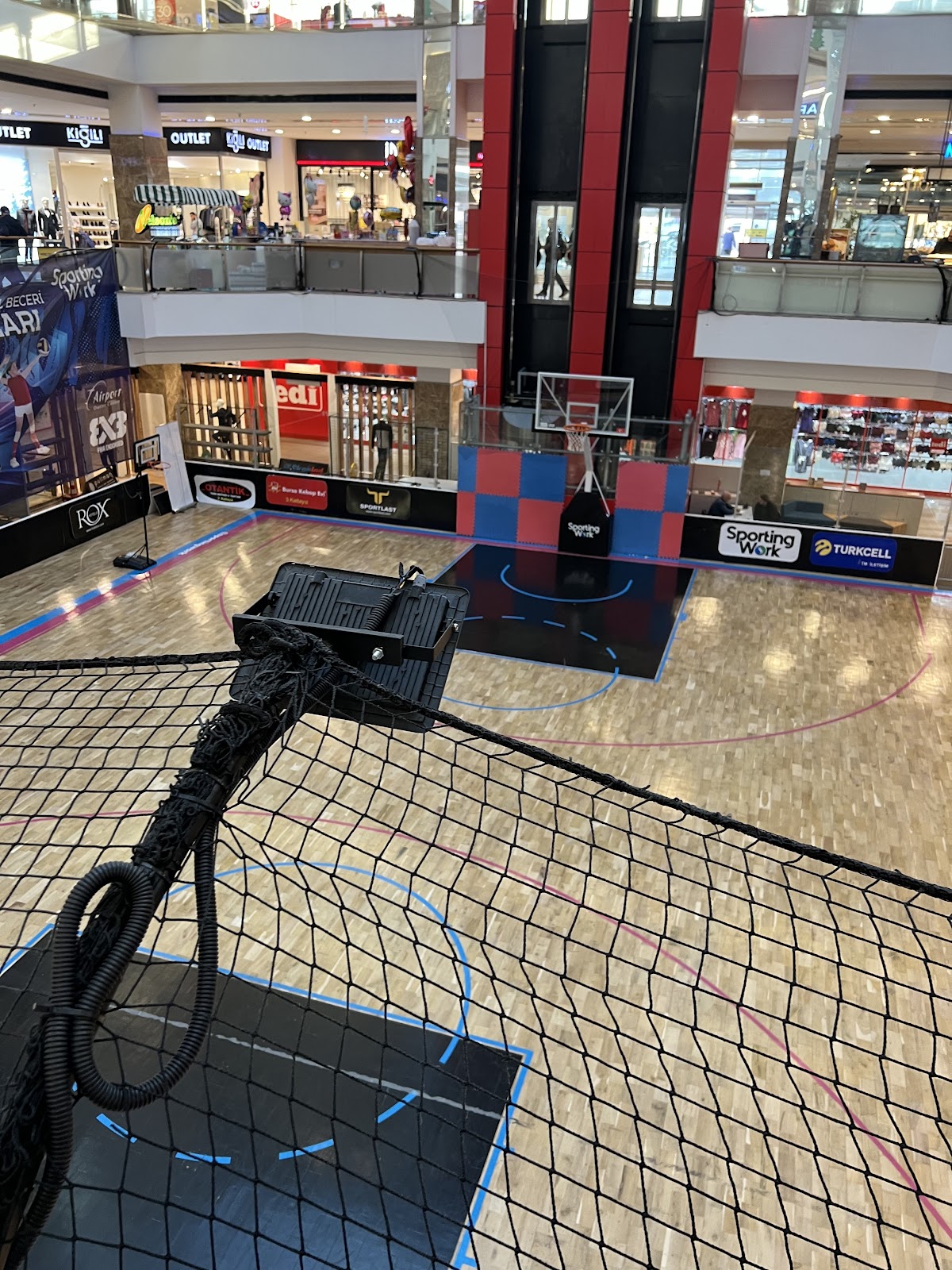 Airport Outlet Center