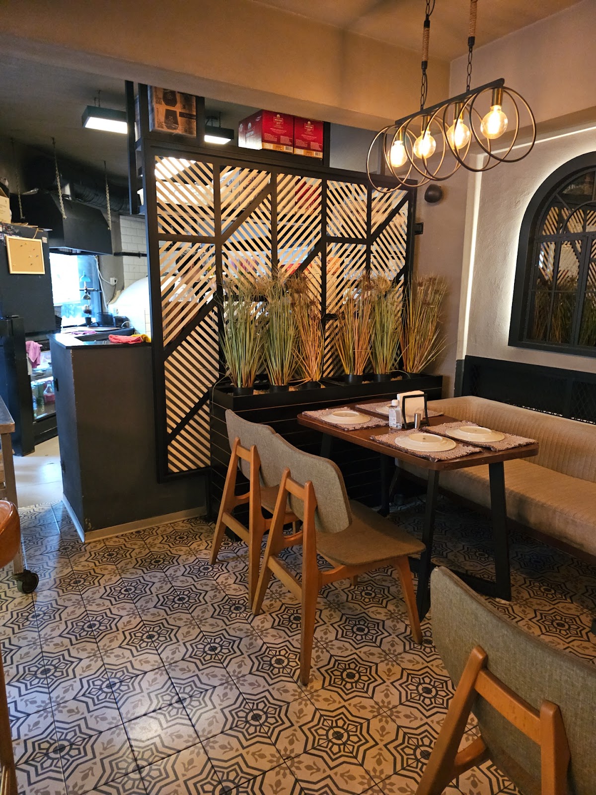 Mivan Restaurant Cafe