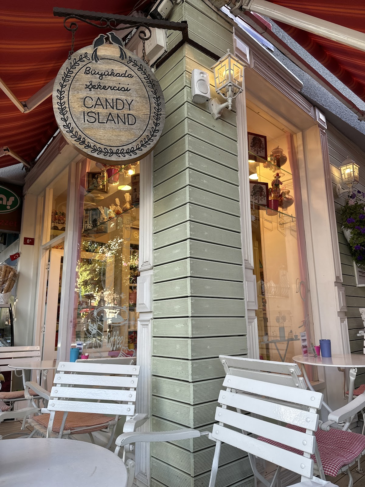 Büyükada Şekercisi Candy Island Cafe Patisserie