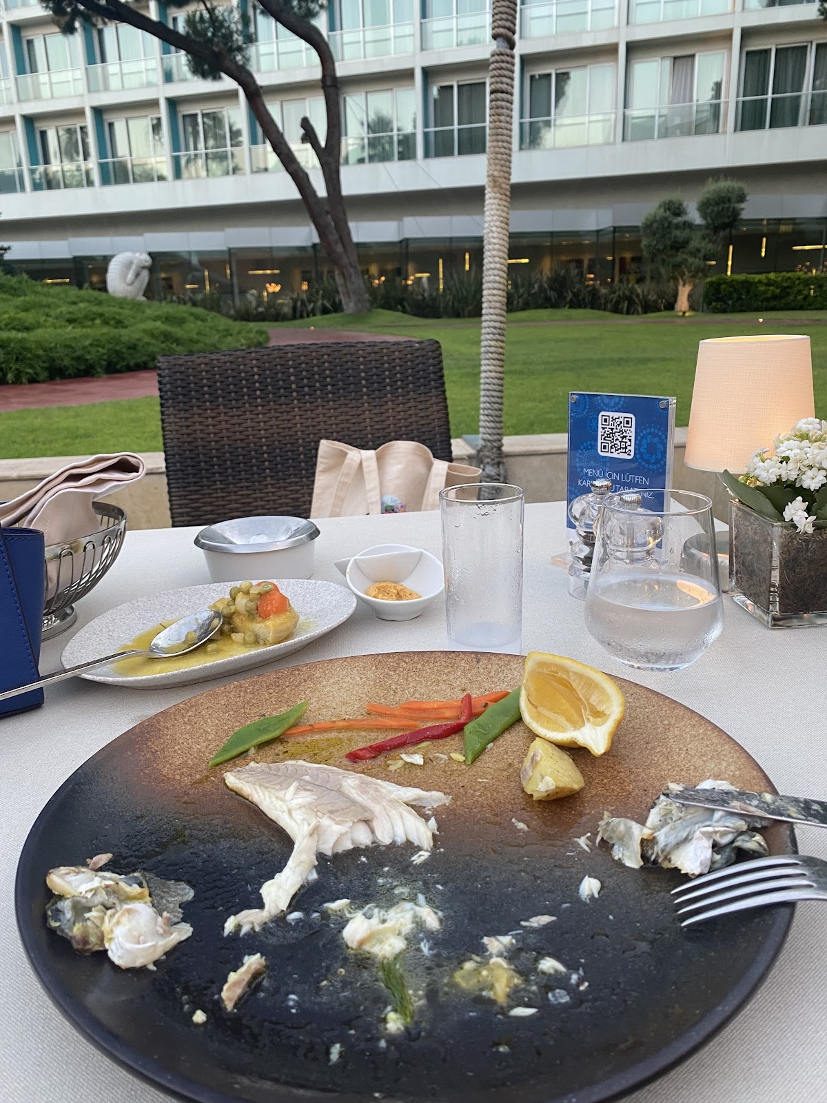Aquarium Mezzes & Grill