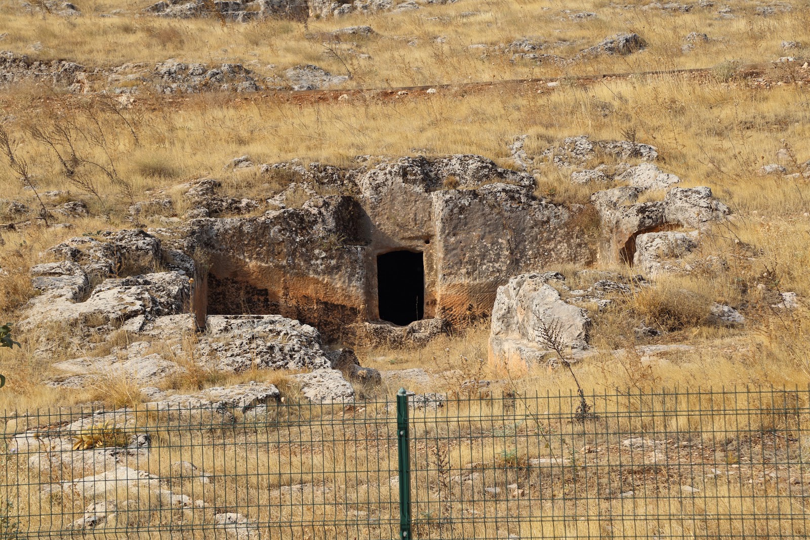 Kaya Mezarlığı