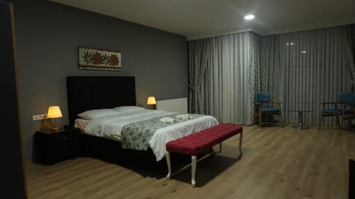 By Karam Otel Pendik