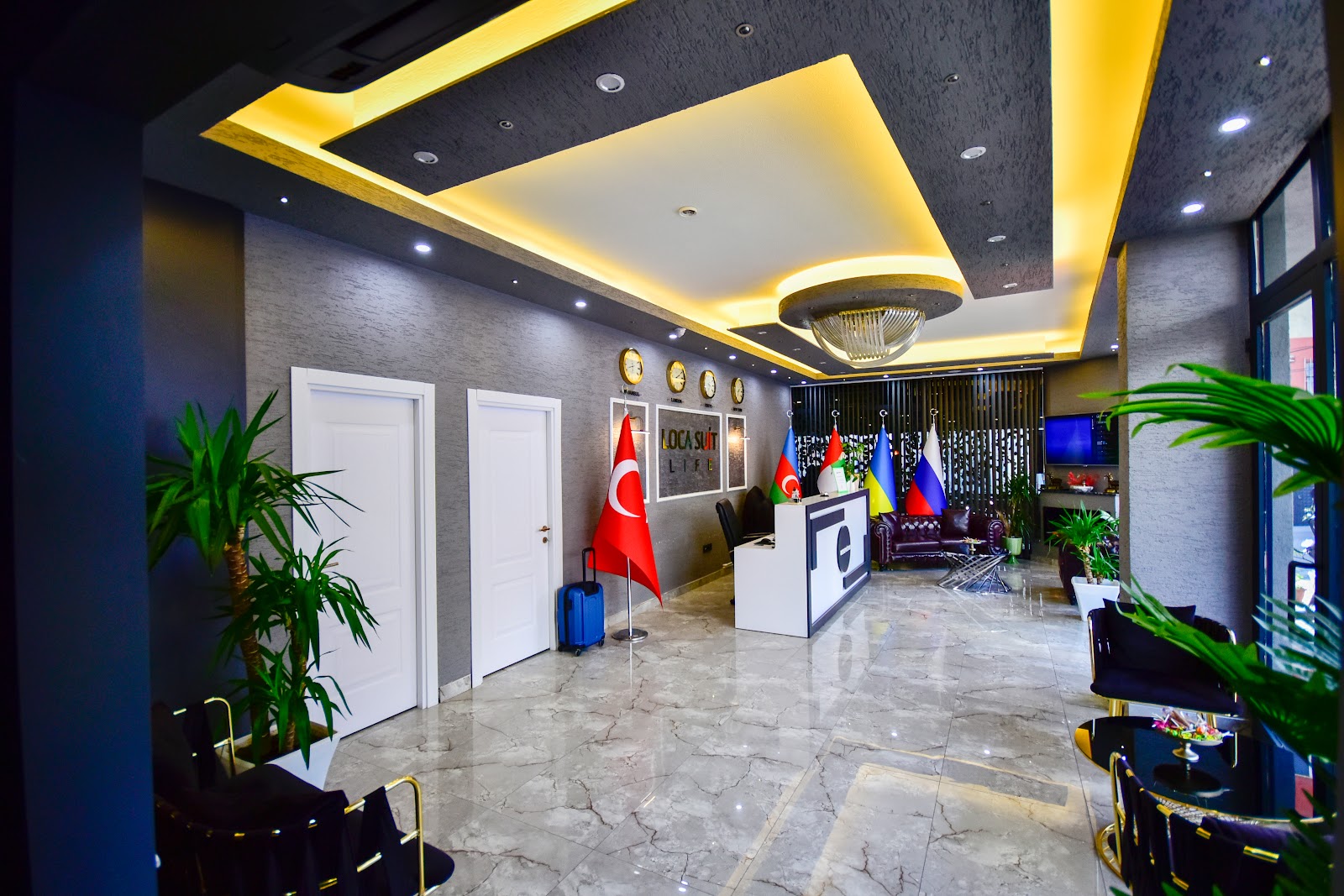 Loca Suit Life Airport Hotel