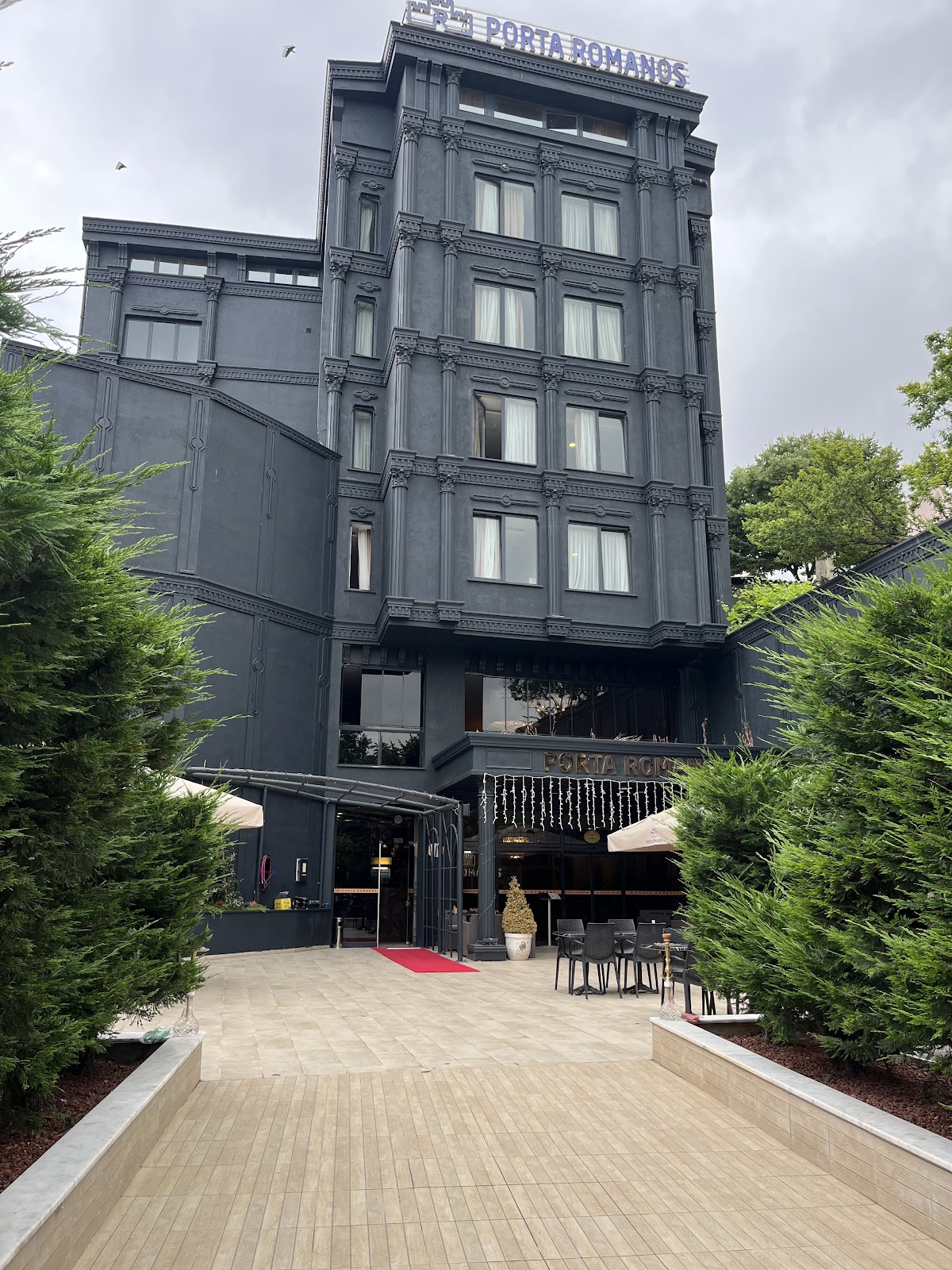 Porta Romanos Hotel & Restaurant