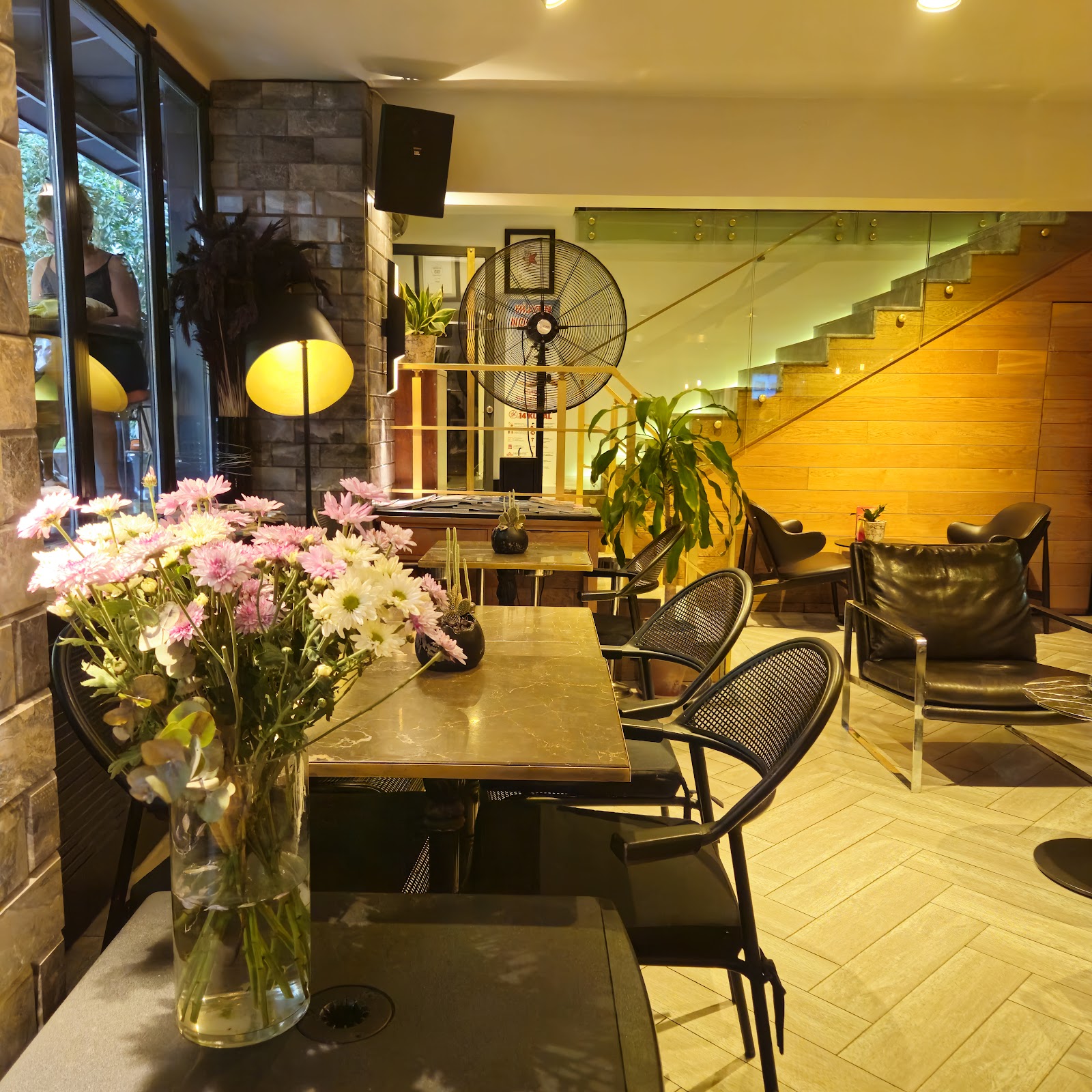 Cafe Zone – Restaurant & Bar