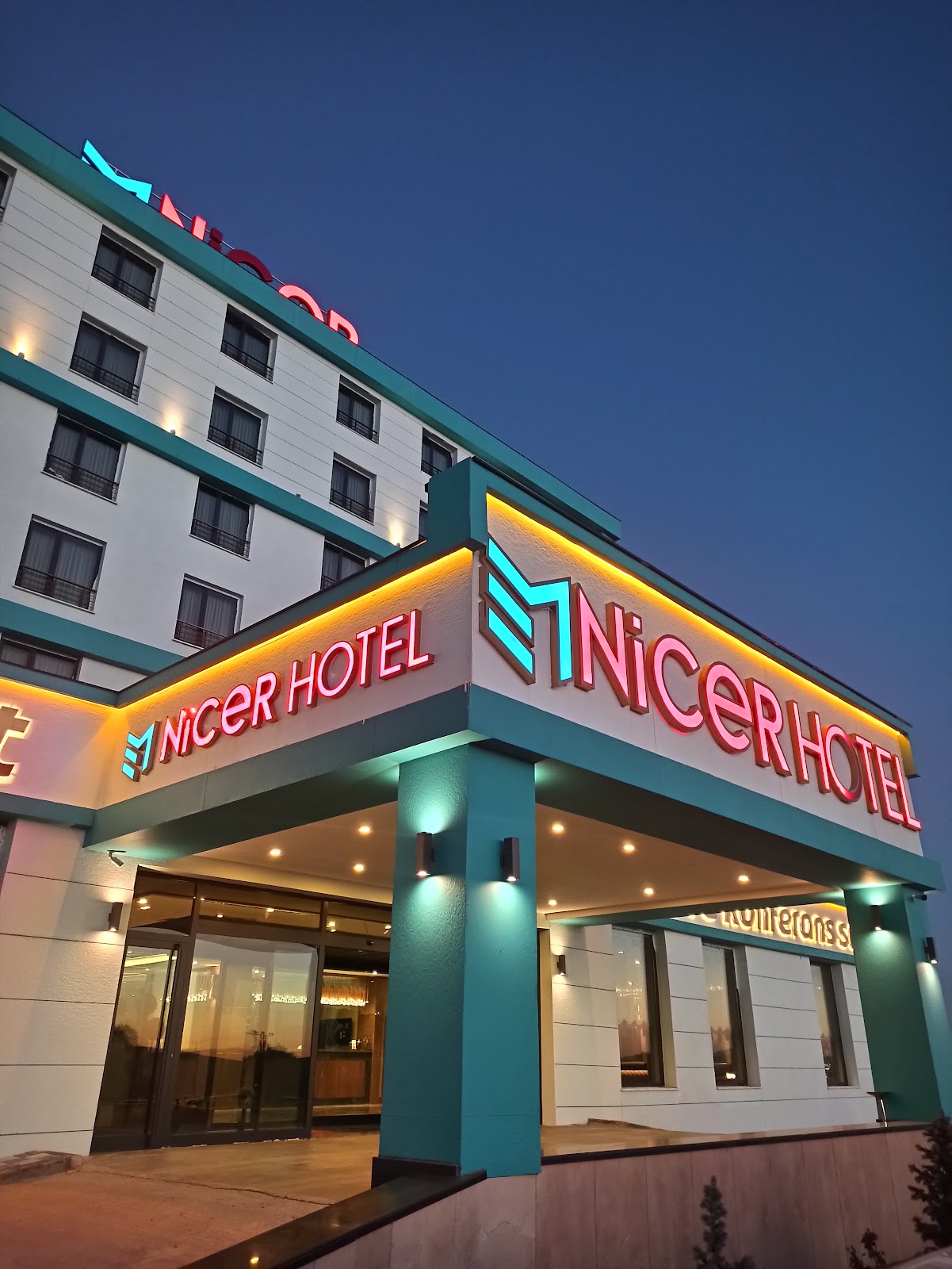 Nicer Hotel