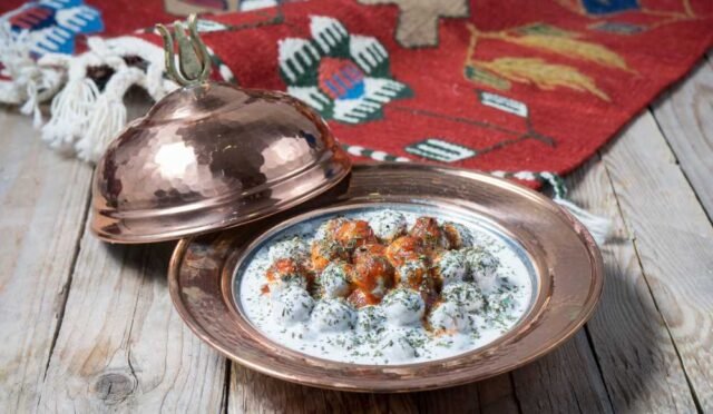 Afyon göce köftesi ve tarhanası fotoğrafı